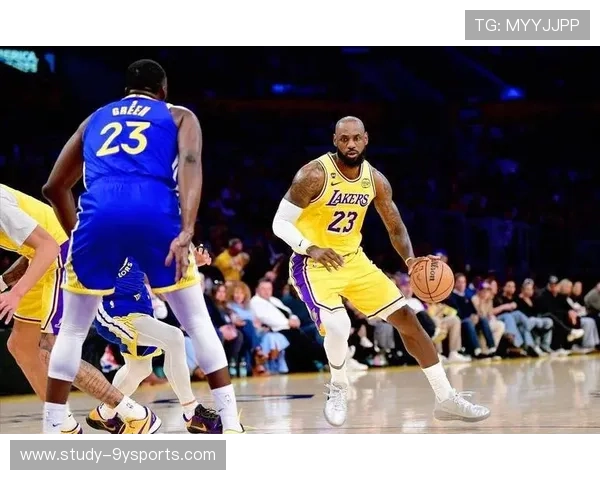 NBA季后赛最新动态：湖人逆袭勇士进军西部决赛，詹姆斯状态火热