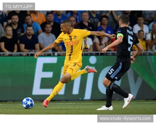 《全球足球大赛激情碰撞 足坛明星球队争冠激战全程回顾》