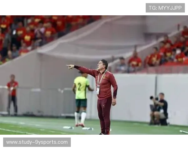 国足鏖战亚洲杯关键之役年轻球员崛起引关注决战夜掀起全国热潮