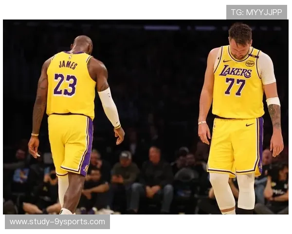 NBA最新战况:詹姆斯领衔湖人逆转胜勇士,库里三分狂轰继续破纪录 NBA最新战况:詹姆斯领衔湖人逆转胜勇士,库里三分狂轰继续破纪录