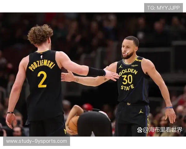 勇士队逆转湖人豪取四连胜 库里状态火热继续领衔球队进攻 勇士队逆转湖人豪取四连胜 库里状态火热继续领衔球队进攻