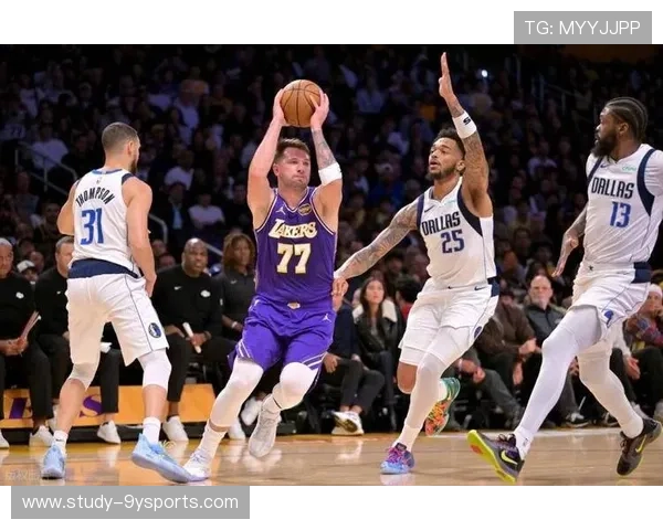 NBA最新动态：詹姆斯复出助湖人力克勇士，东契奇带领独行侠力压太阳